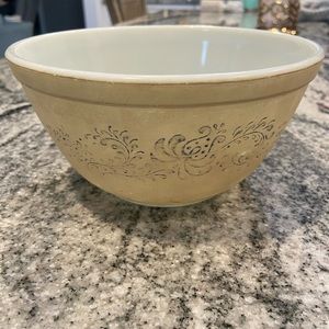 Pyrex Homestead sand and blue 402 mixing bowl